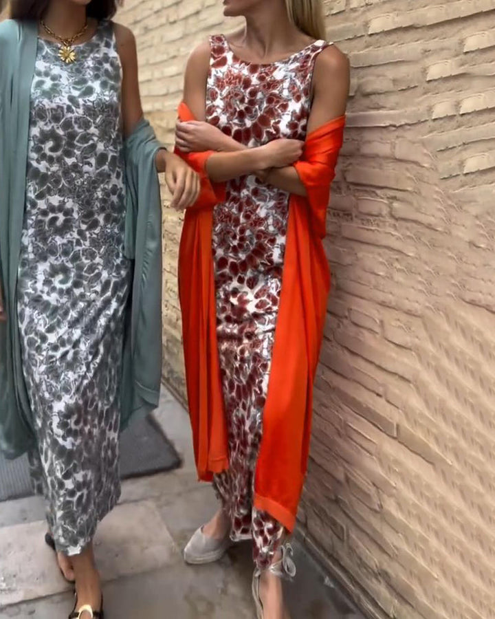 Elegant Two-Piece Costume with Vintage Print