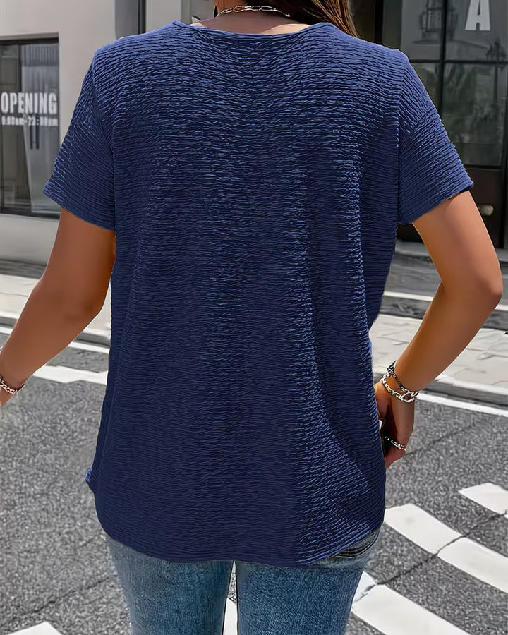 Peter Pan Collar T-Shirt with Three Buttons