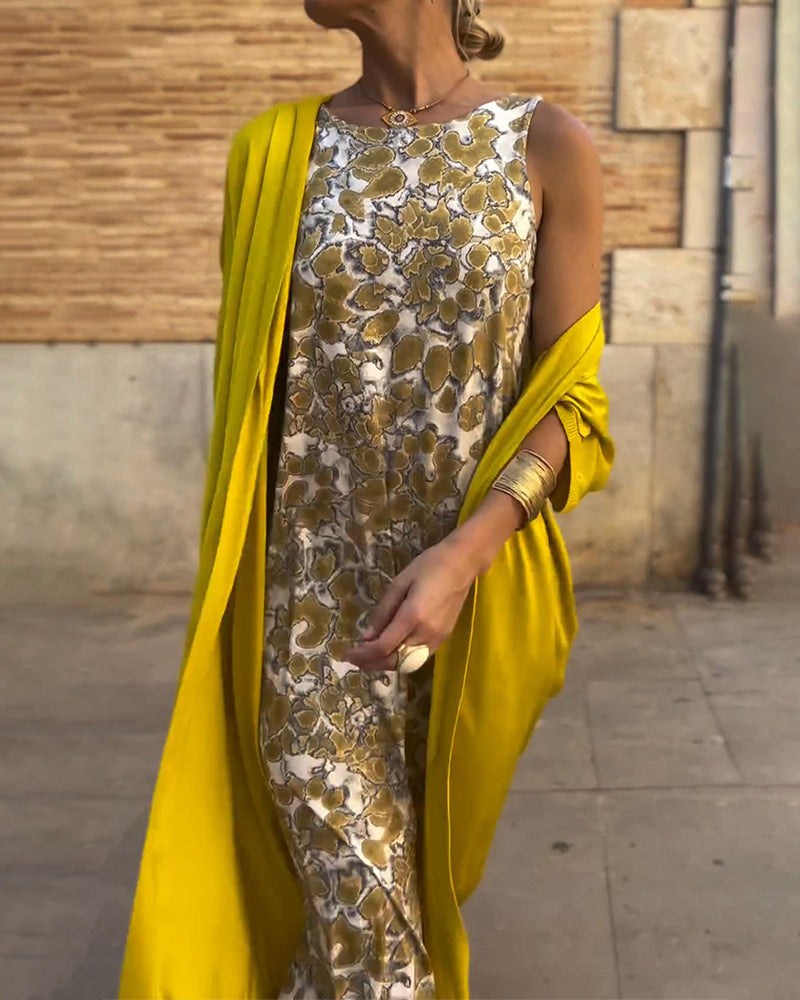 Elegant Two-Piece Costume with Vintage Print