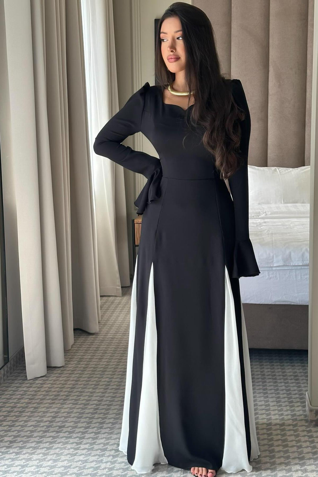 Contrast Flared Sleeves Maxi Dress