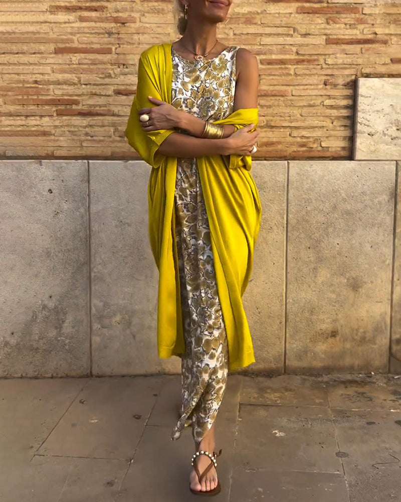 Elegant Two-Piece Costume with Vintage Print