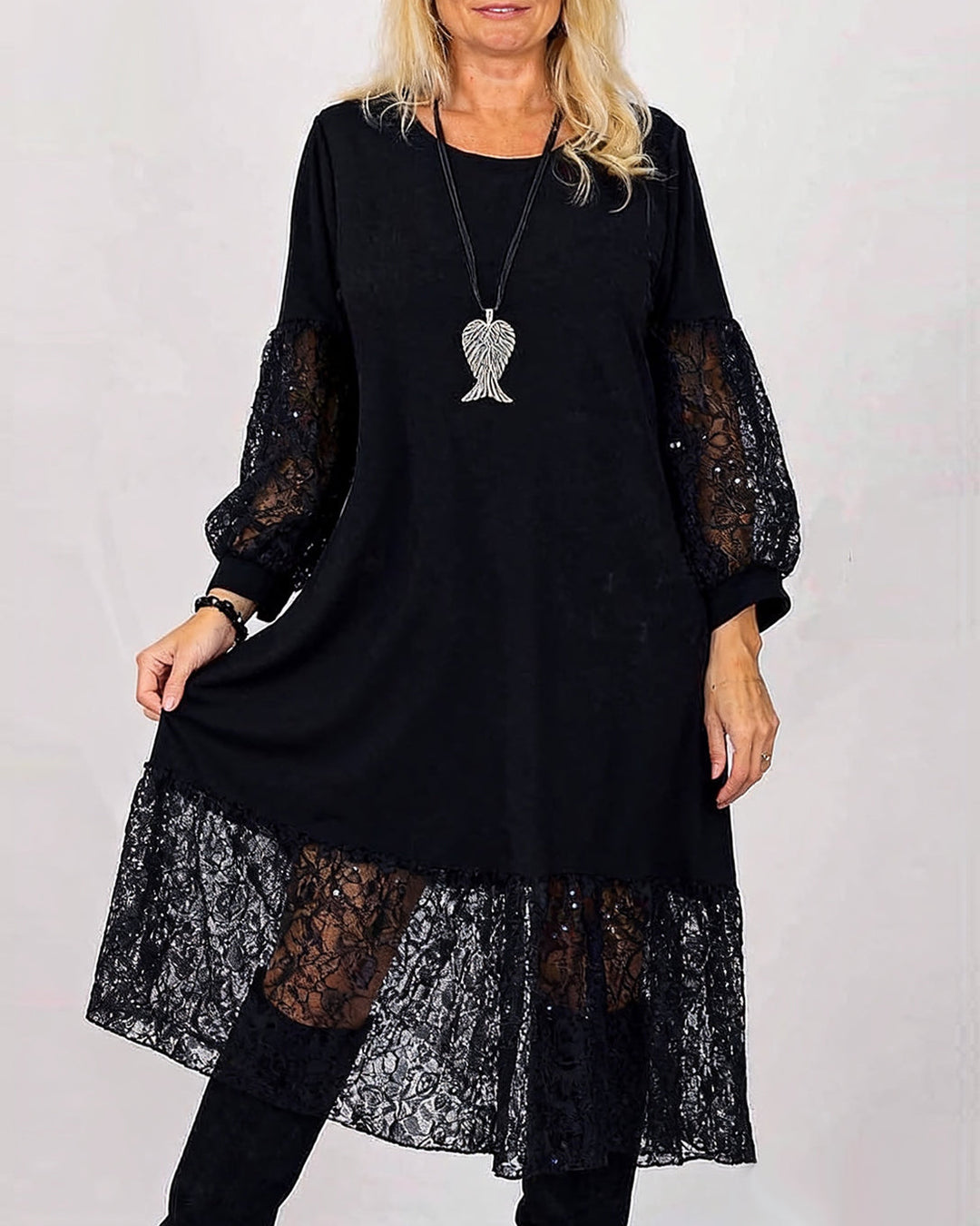 Loose Round Neck Lace Patchwork Dress